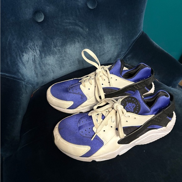 Nike Air Huaraches in “Persian Violet” - Picture 7 of 7